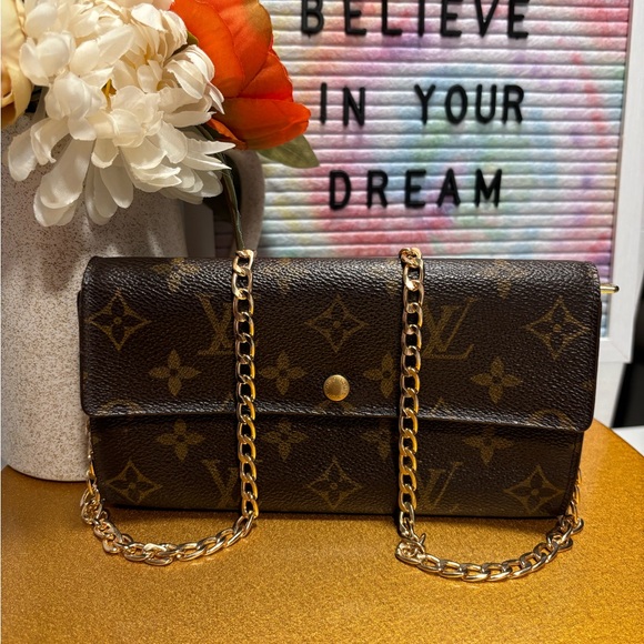 LV Monogram Sarah Wallet💕 - Picture 3 of 12